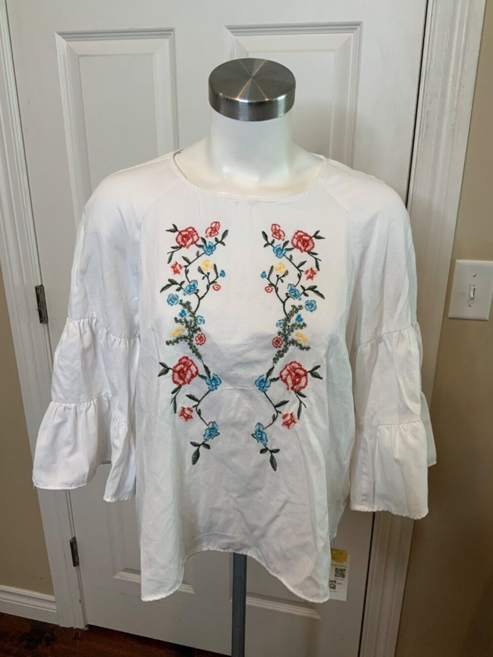 Zara Basic Collection White Cotton Floral Embroidered Beaded Boxy Top, Size XL